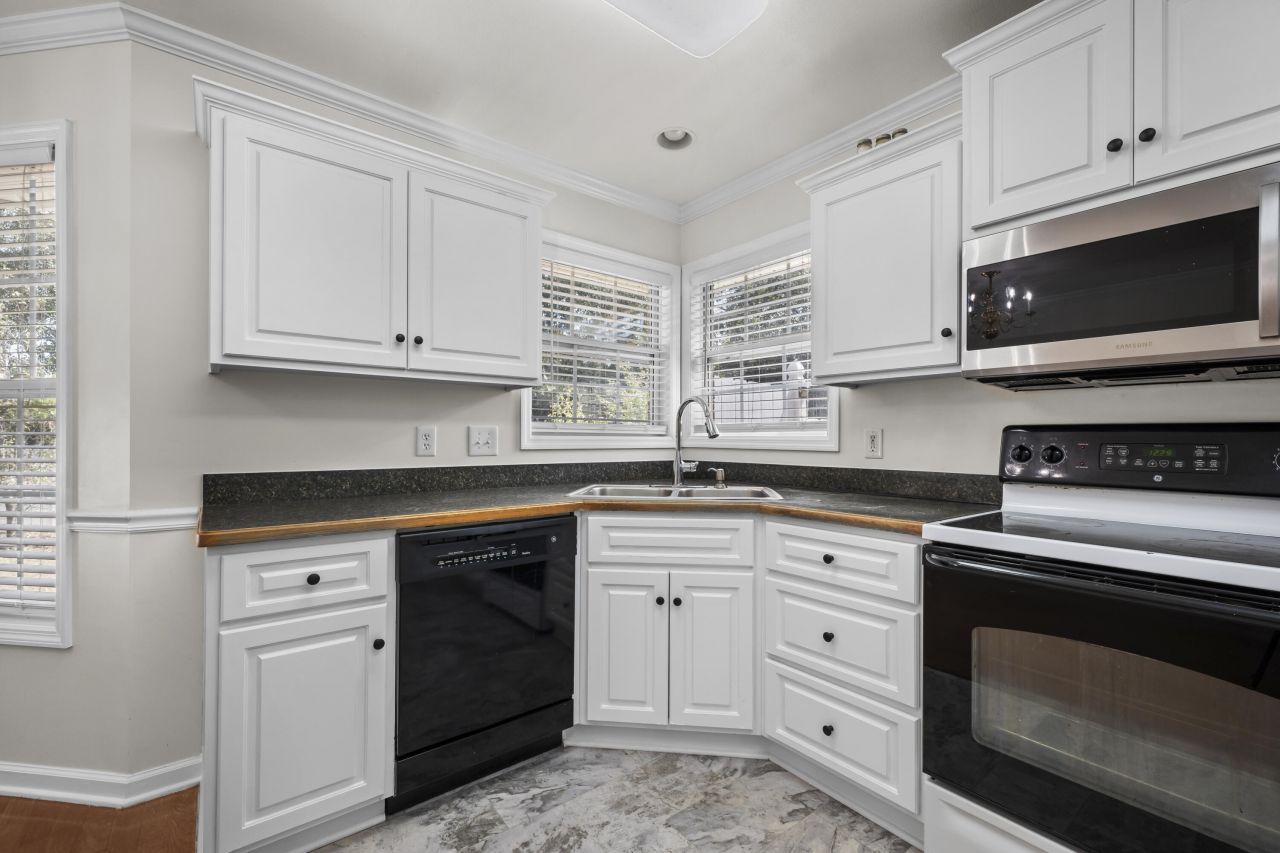 194 Orangepark Drive Photo 20