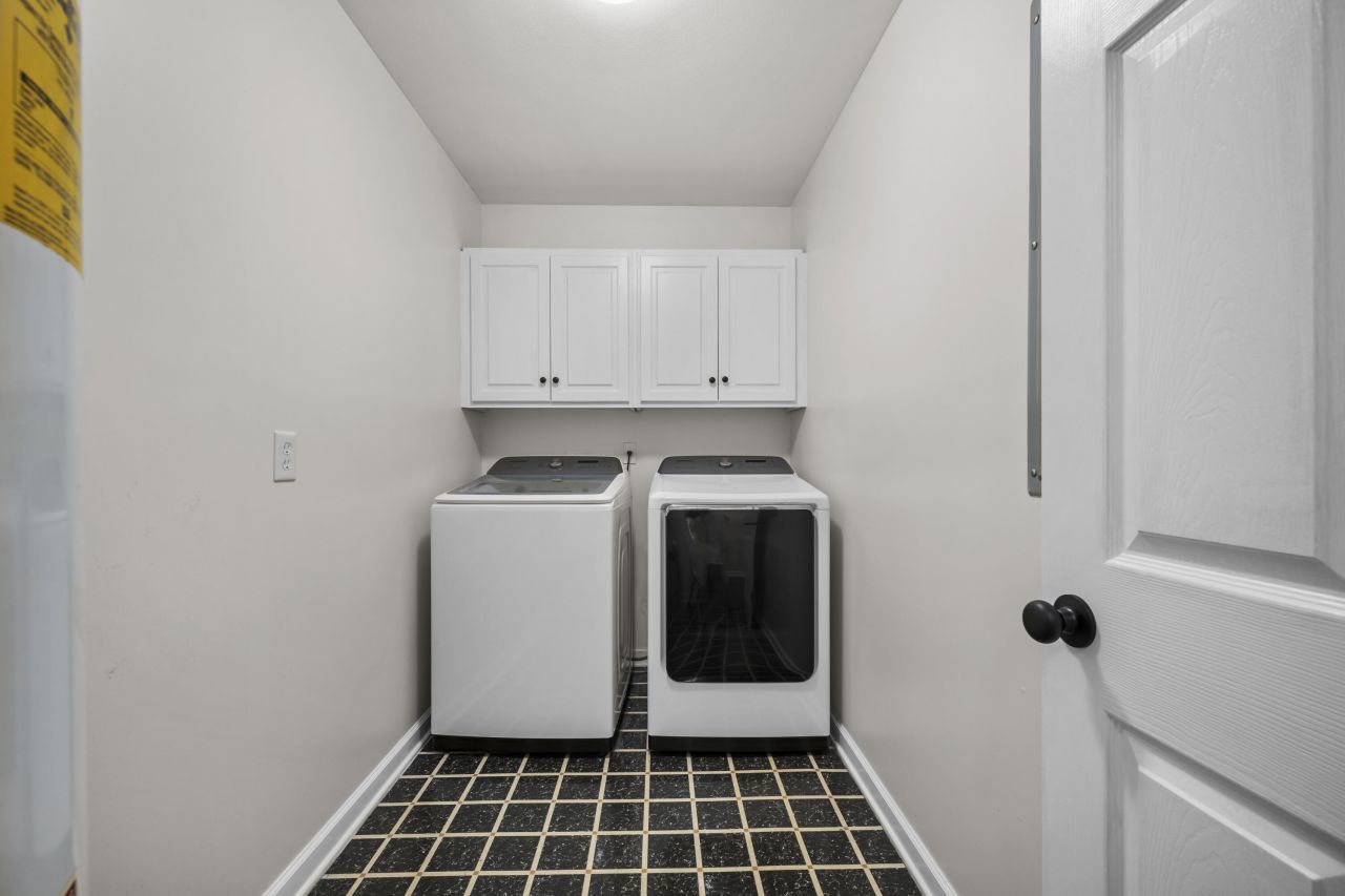 194 Orangepark Drive Photo 23