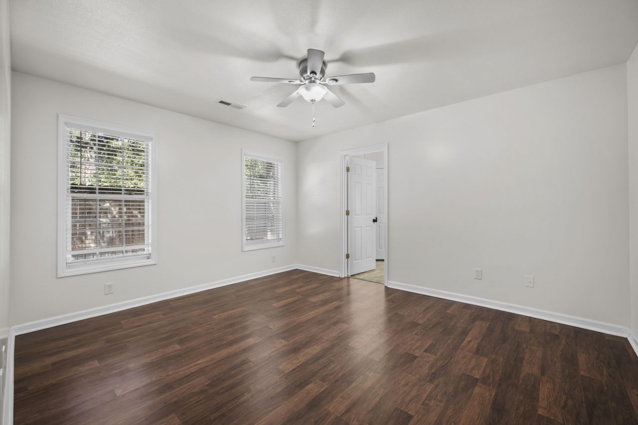 194 Orangepark Drive Photo 24