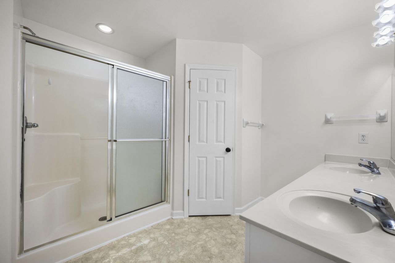 194 Orangepark Drive Photo 26