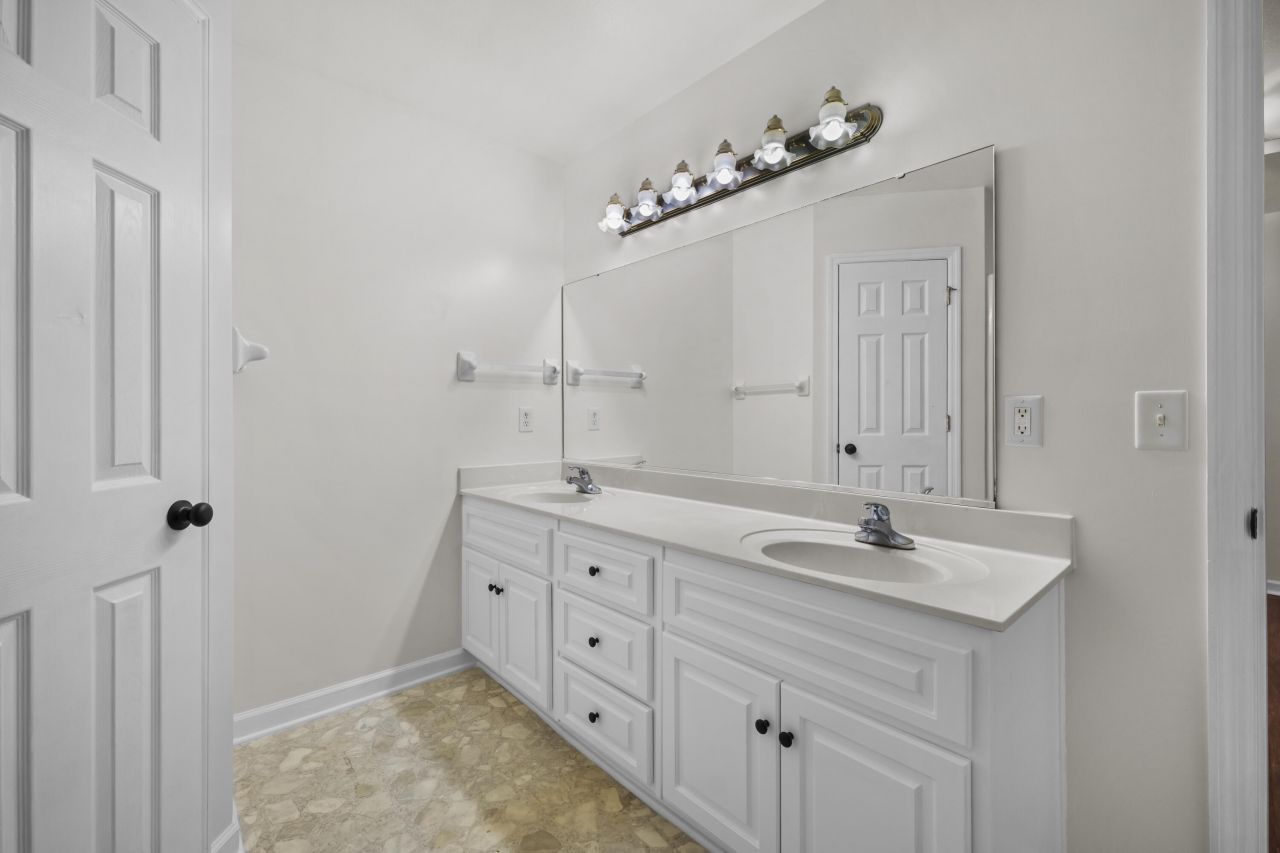 194 Orangepark Drive Photo 27