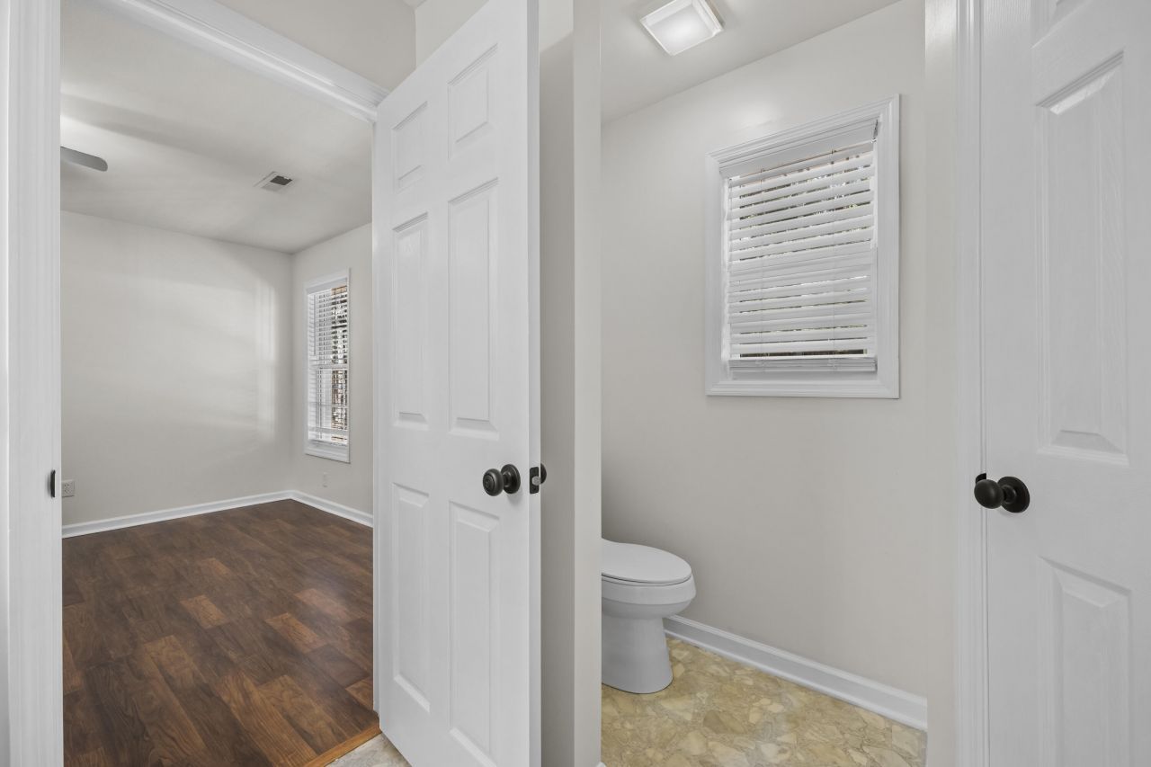 194 Orangepark Drive Photo 28