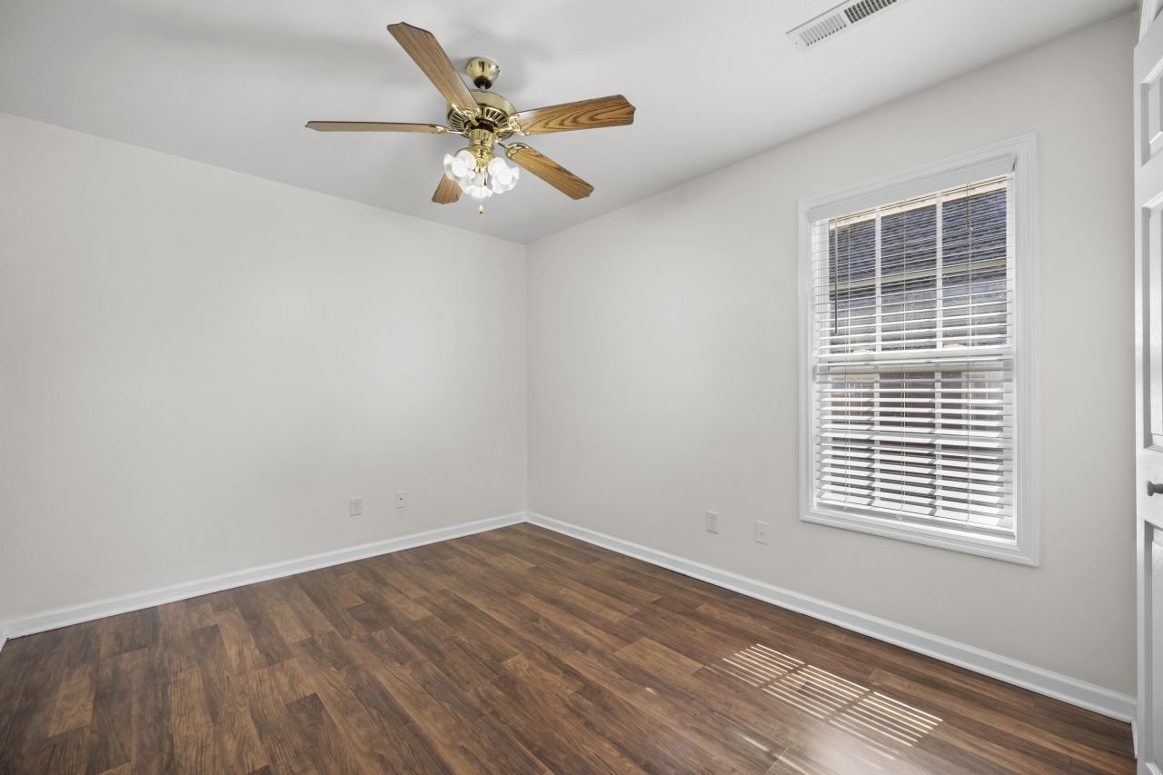 194 Orangepark Drive Photo 29