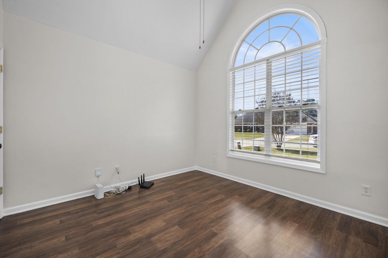 194 Orangepark Drive Photo 30