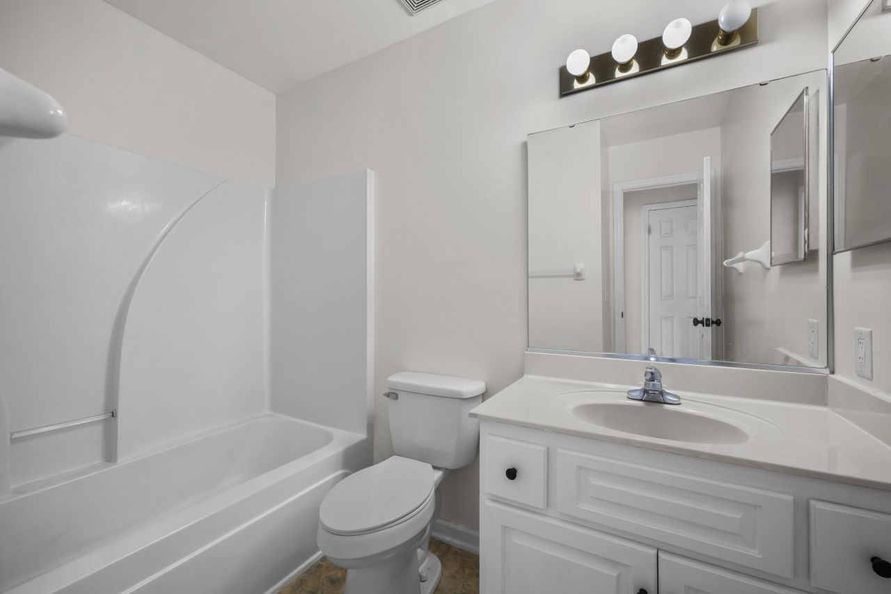 194 Orangepark Drive Photo 31