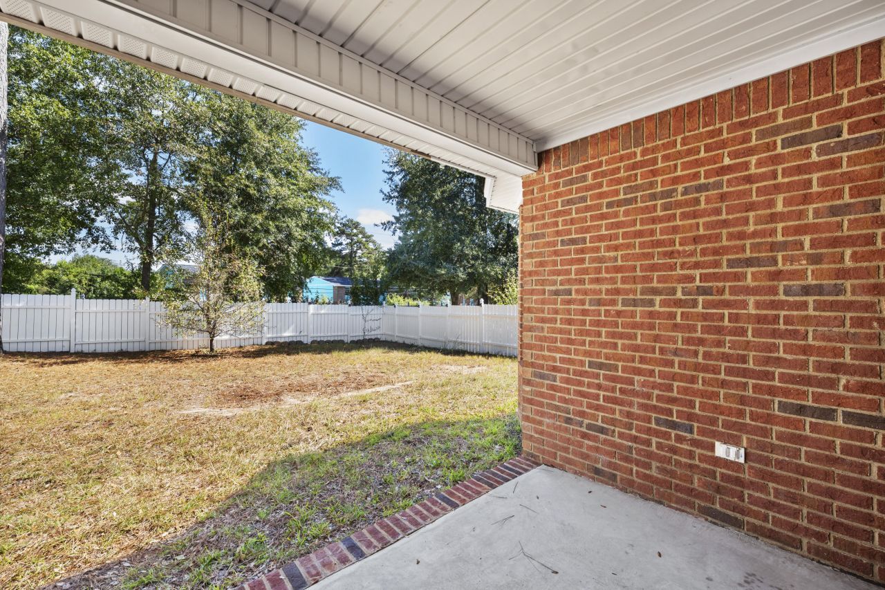 194 Orangepark Drive Photo 32