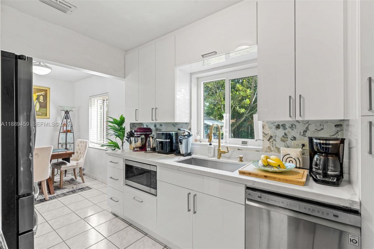 5340 SW 5th St, Miami, FL 33134 Photo