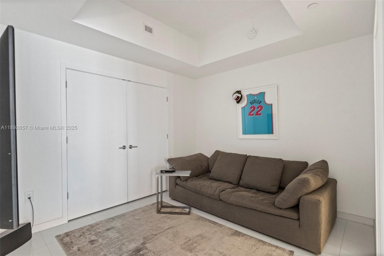 851 NE 1st Ave, Unit 3707, Miami, FL 33132 Photo