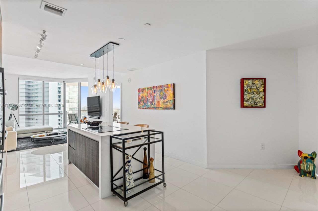 851 NE 1st Ave, Unit 3707, Miami, FL 33132 Photo