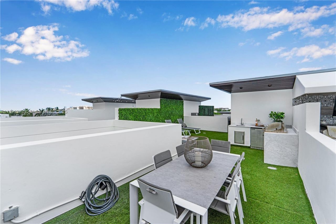 259 Shore Ct, Lauderdale by the Sea, FL 33308 Photo