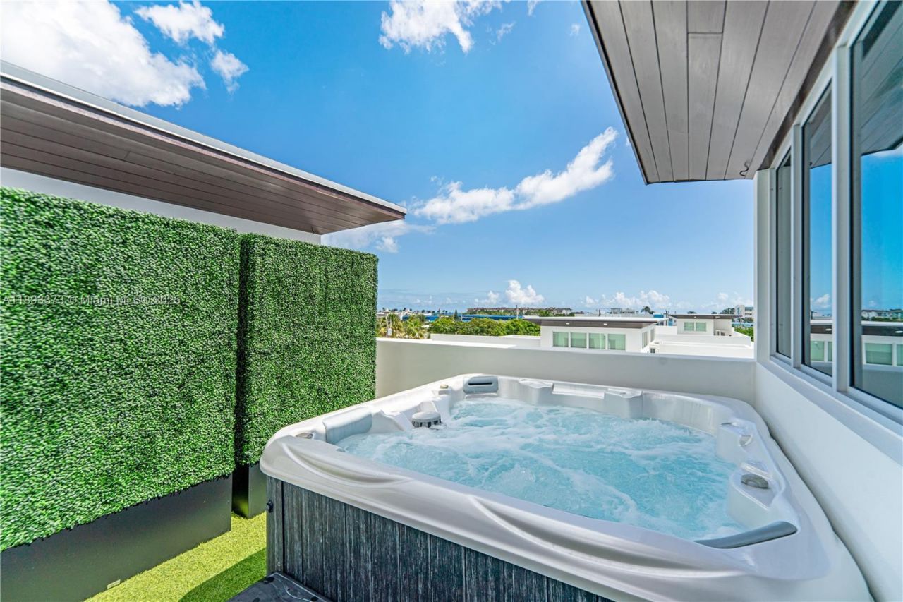 259 Shore Ct, Lauderdale by the Sea, FL 33308 Photo