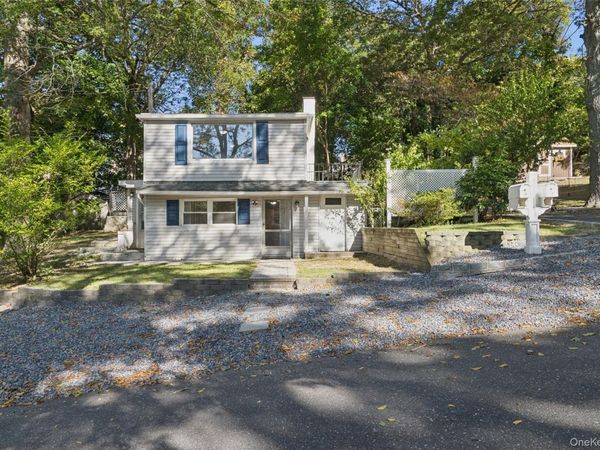 7 Yucca Road, Rocky Point, NY 11778
