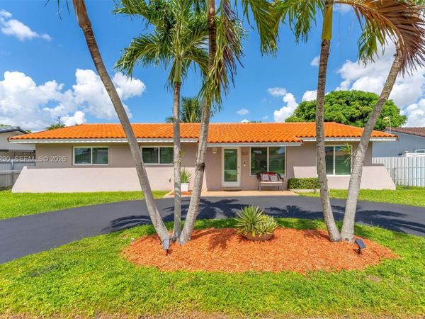 10121 SW 4th St, Miami, FL 33174