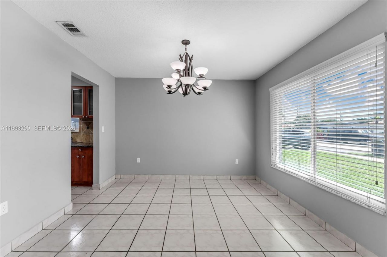 10121 SW 4th St, Miami, FL 33174 Photo
