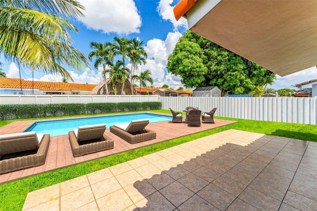 10121 SW 4th St, Miami, FL 33174 Photo