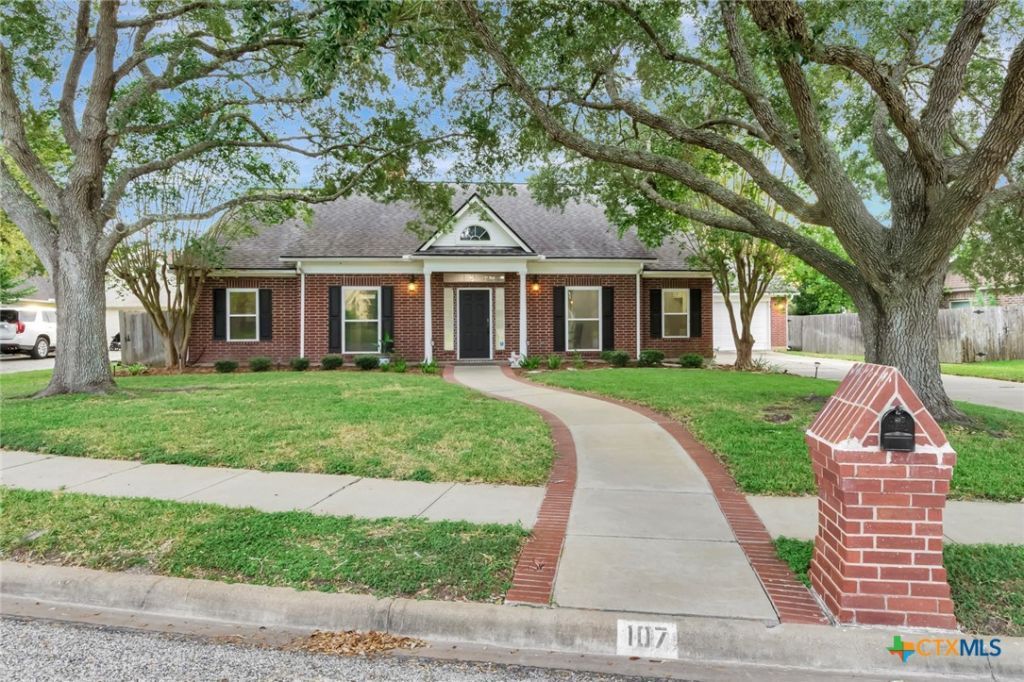 107 Masters Court, Victoria, TX 77904 Main Photo