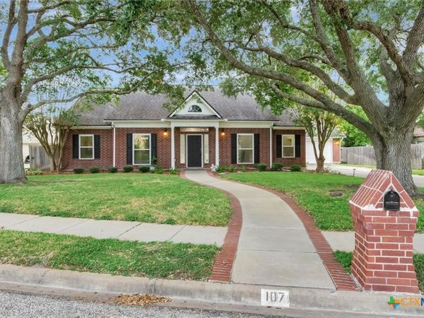 107 Masters Court, Victoria, TX 77904