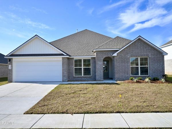 639 Griffiths Court, Breaux Bridge, LA 70517
