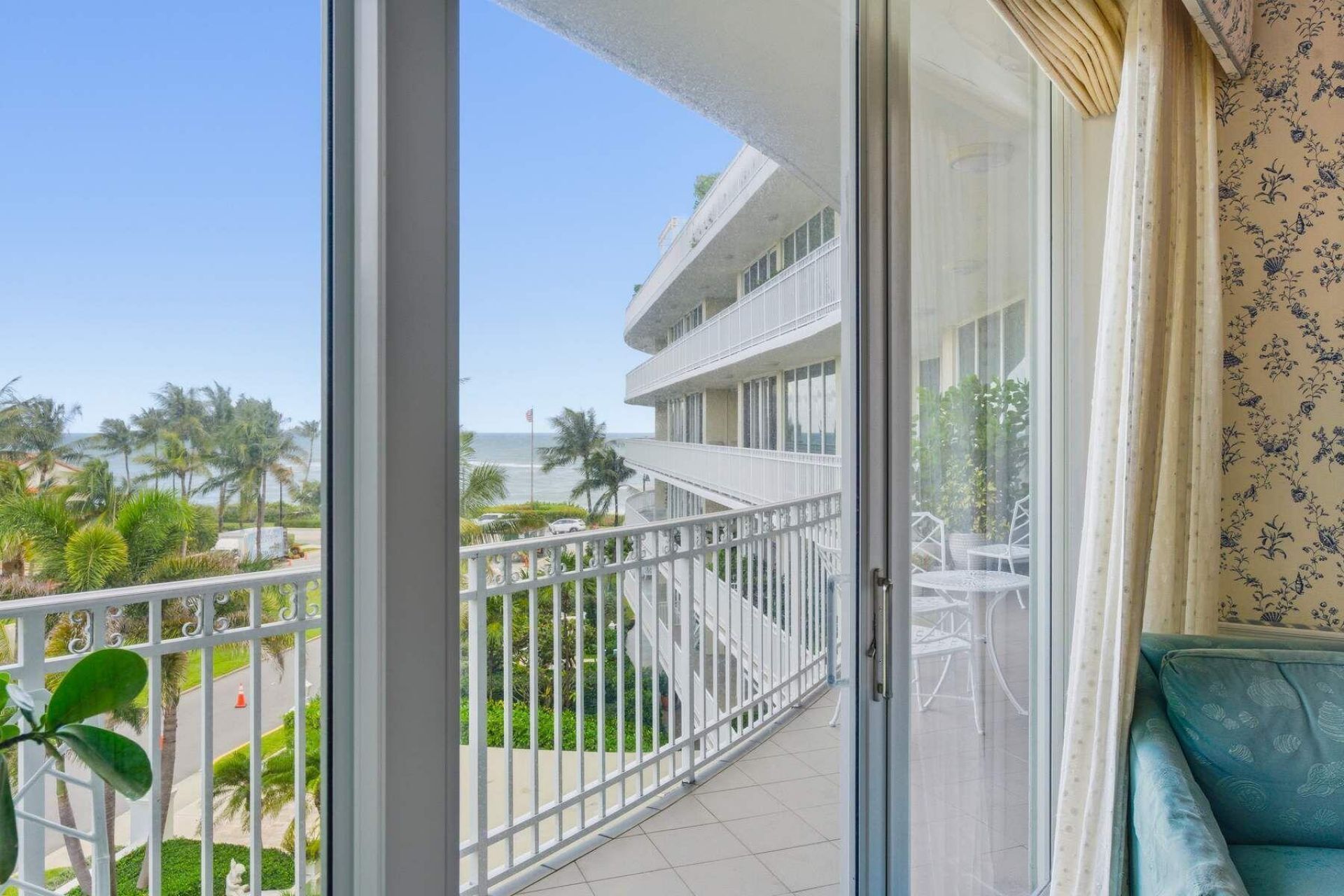 100 Royal Palm Way, Unit F4, Palm Beach, FL 33480 Photo