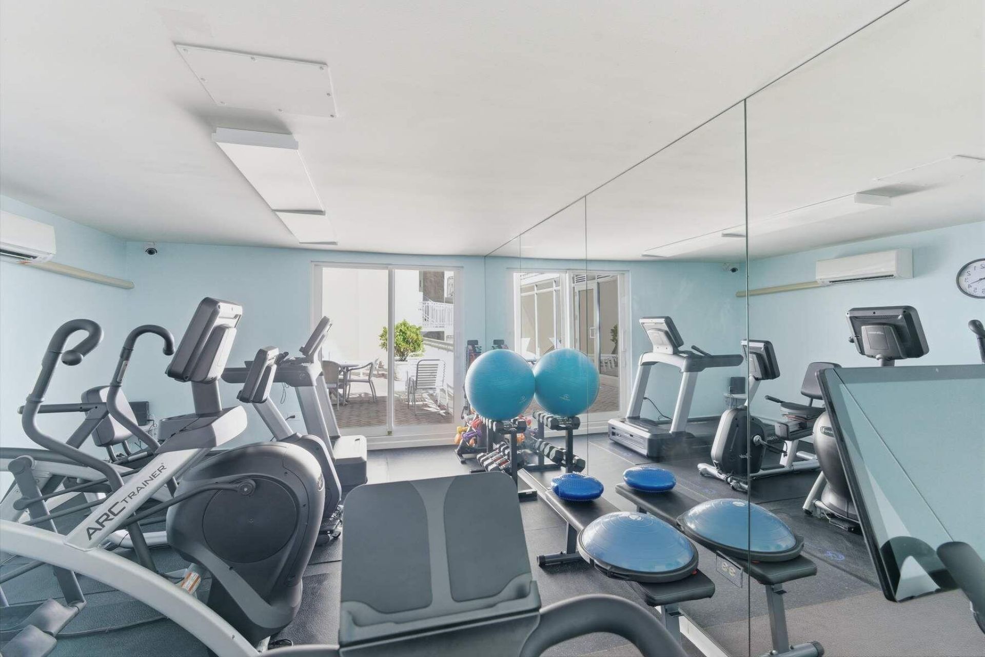 100 Royal Palm Way, Unit F4, Palm Beach, FL 33480 Photo