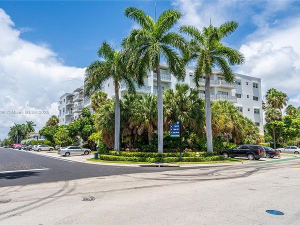 9700 E Bay Harbor Dr, Unit 305, Bay Harbor Islands, FL 33154