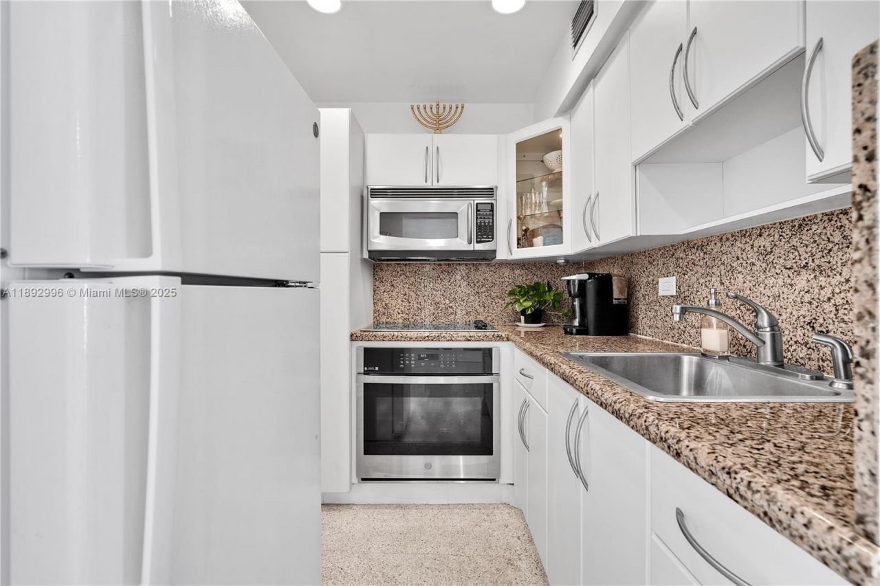 9700 E Bay Harbor Dr, Unit 305, Bay Harbor Islands, FL 33154 Photo