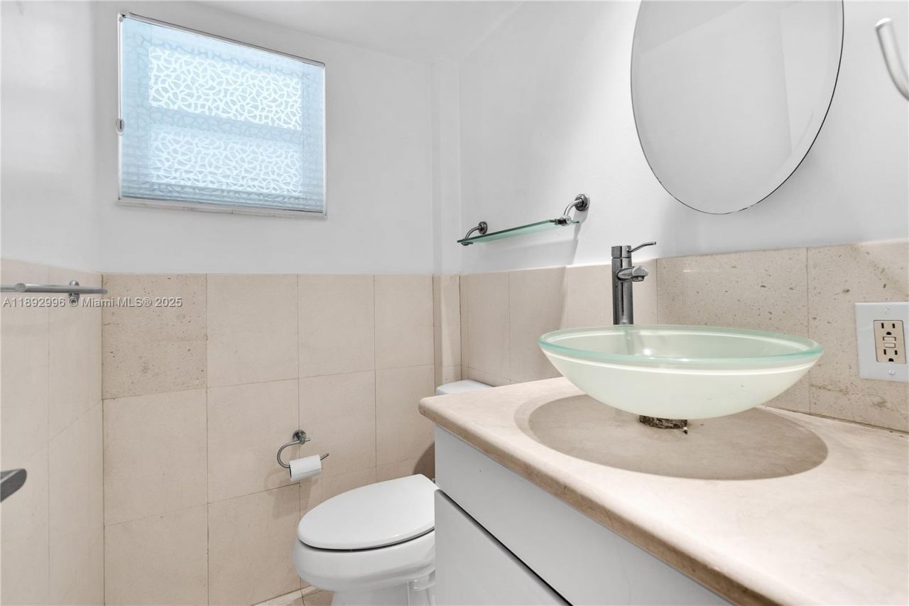 9700 E Bay Harbor Dr, Unit 305, Bay Harbor Islands, FL 33154 Photo