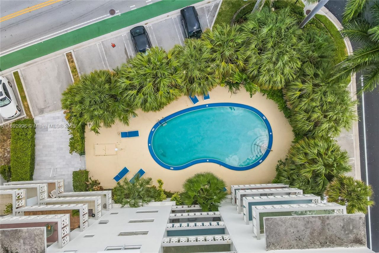 9700 E Bay Harbor Dr, Unit 305, Bay Harbor Islands, FL 33154 Photo