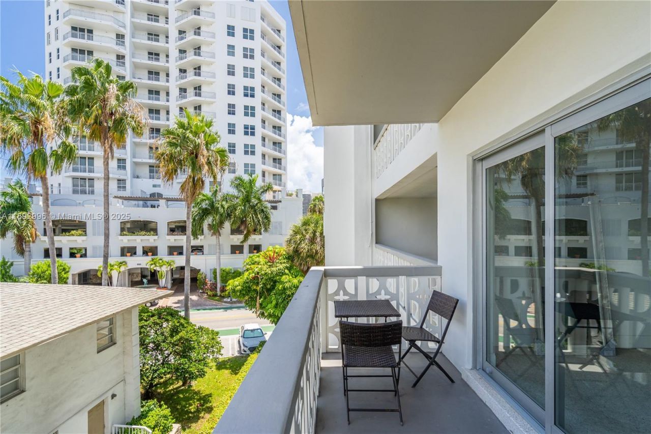 9700 E Bay Harbor Dr, Unit 305, Bay Harbor Islands, FL 33154 Photo