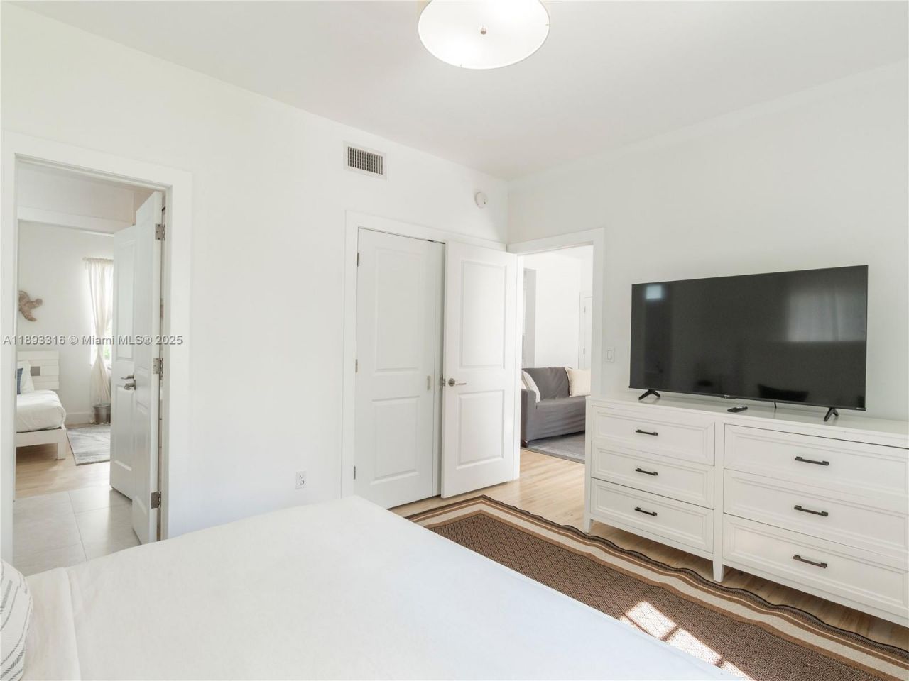 241 28th St, Unit 1, Miami Beach, FL 33140 Photo