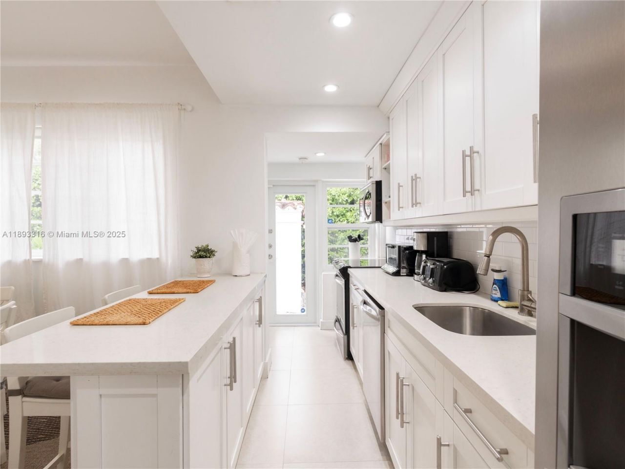 241 28th St, Unit 1, Miami Beach, FL 33140 Photo