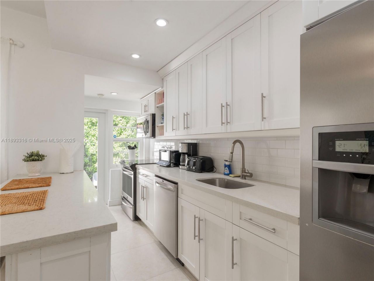 241 28th St, Unit 1, Miami Beach, FL 33140 Photo
