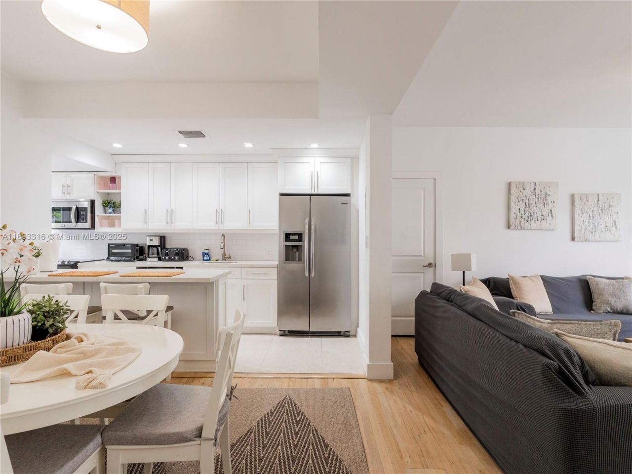 241 28th St, Unit 1, Miami Beach, FL 33140 Photo