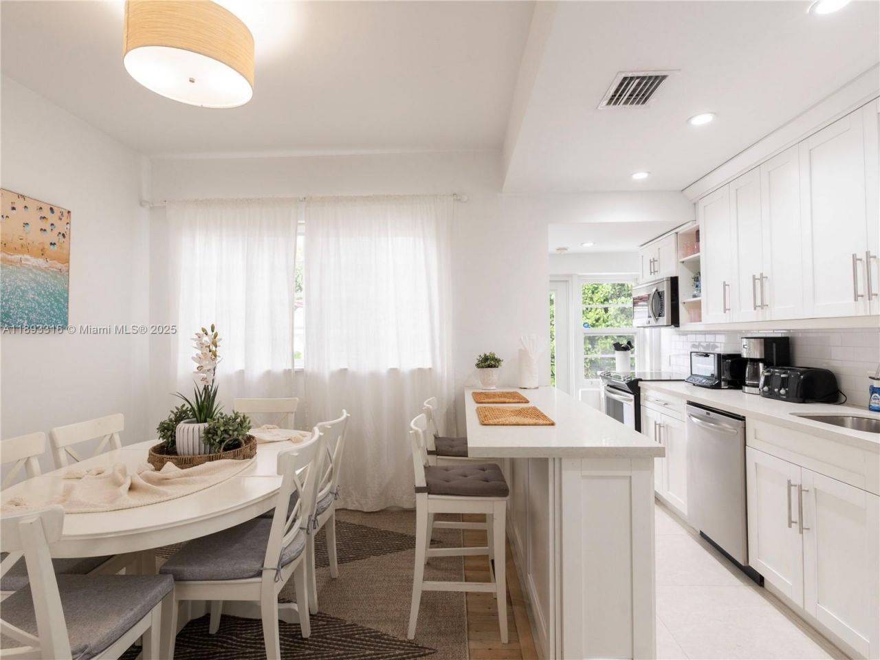 241 28th St, Unit 1, Miami Beach, FL 33140 Photo