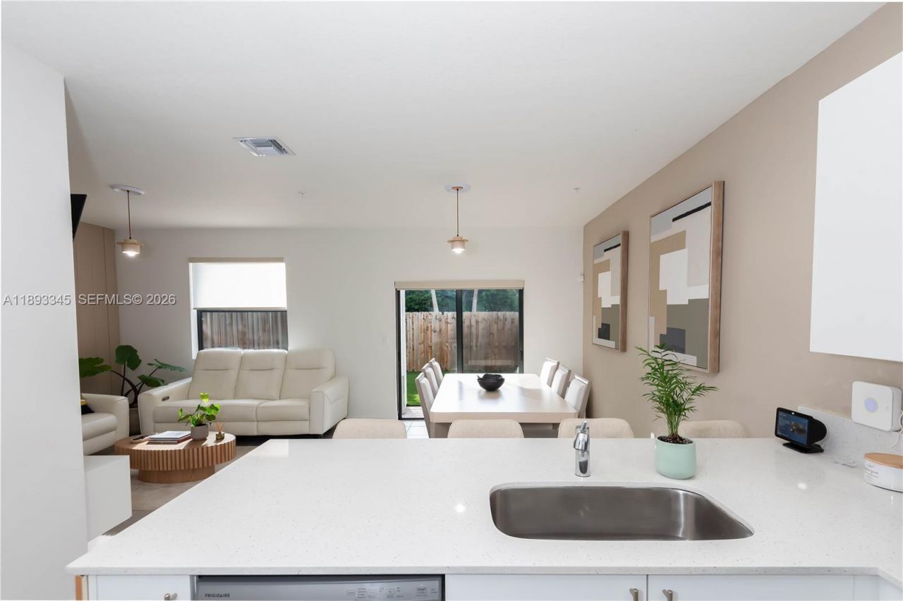 204 SW 159th Pl, Pembroke Pines, FL 33027 Photo