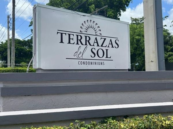 2670 W 76th St, Unit 101, Hialeah, FL 33016