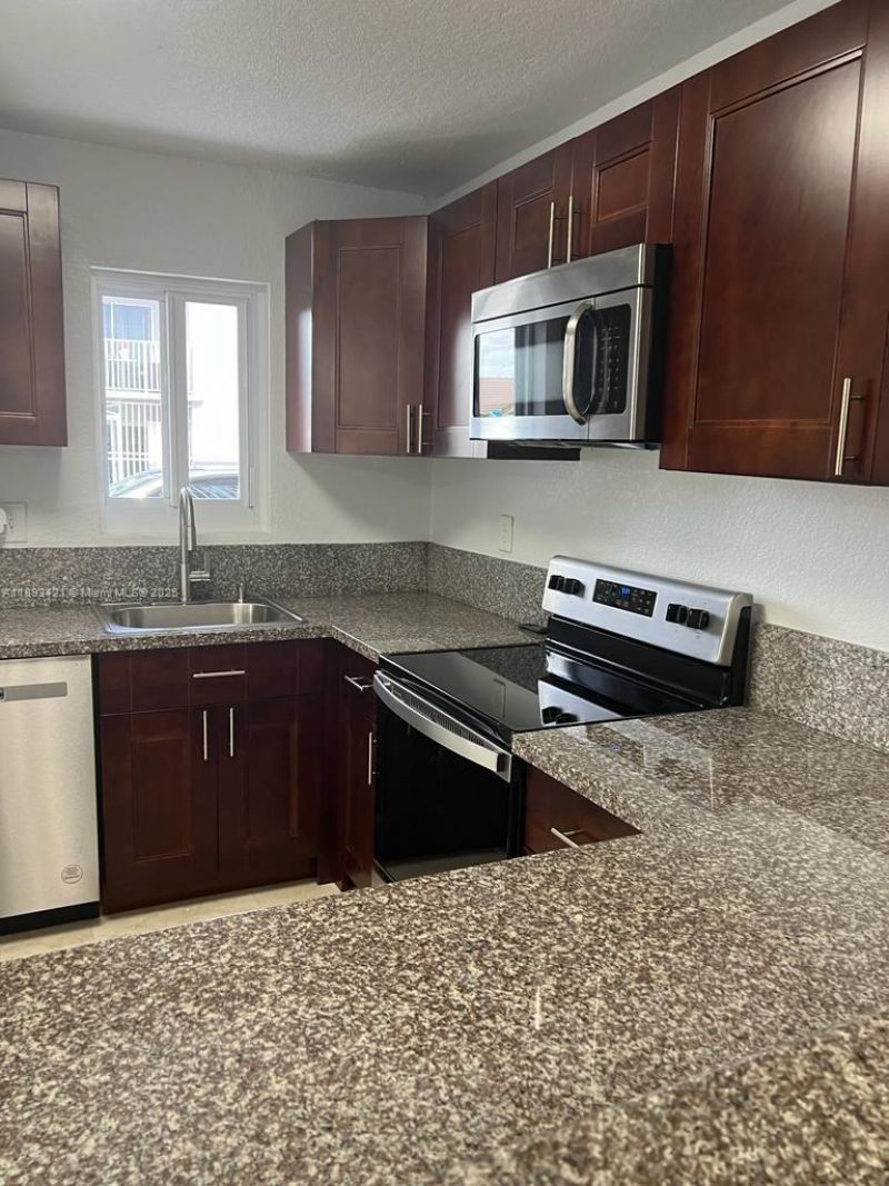 2670 W 76th St, Unit 101, Hialeah, FL 33016 Photo