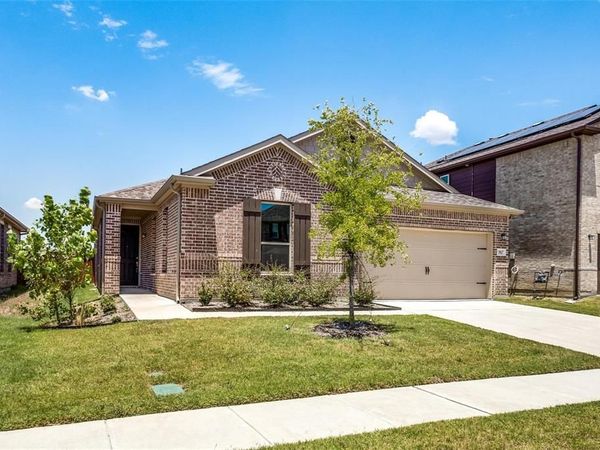 917 Waggoner Drive, Aubrey, TX 76227