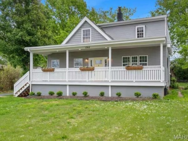 1048 Martha Lane, St Louis, MO 63119