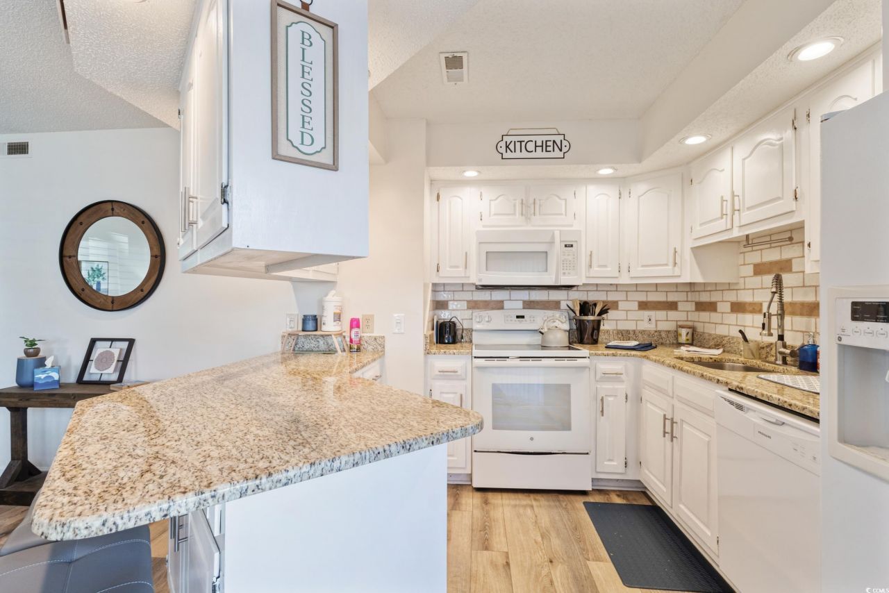 4242 Pinehurst Circle Photo 12