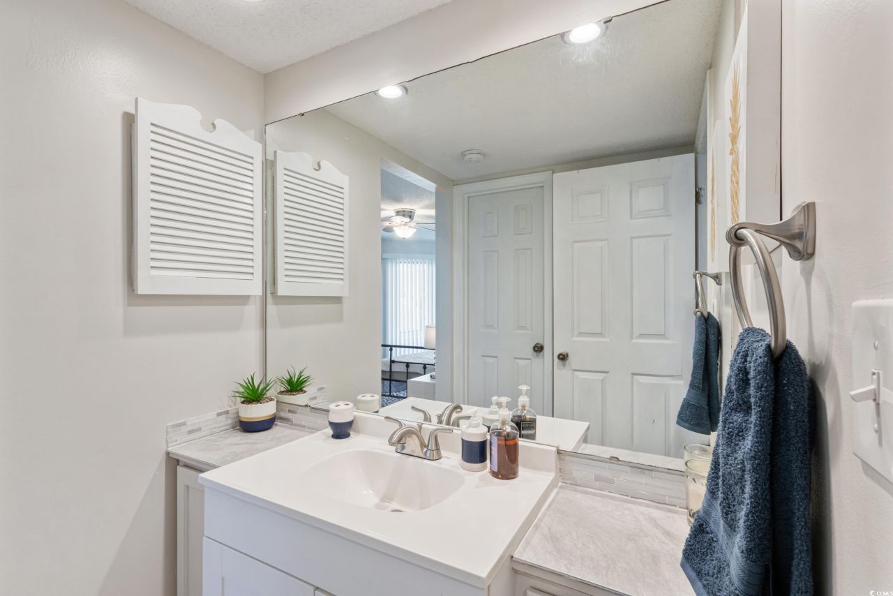 4242 Pinehurst Circle Photo 19