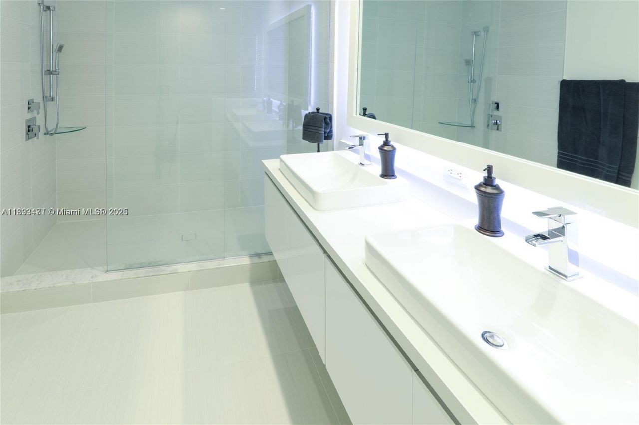 10501 NW 66th St, Unit 10501, Doral, FL 33178 Photo