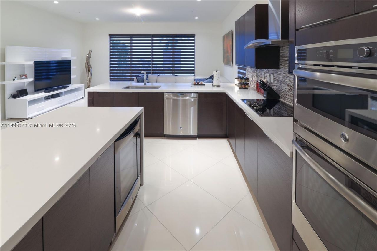 10501 NW 66th St, Unit 10501, Doral, FL 33178 Photo