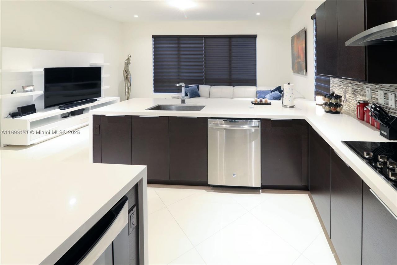 10501 NW 66th St, Unit 10501, Doral, FL 33178 Photo