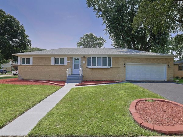 1703 Bonita Avenue, Mount Prospect, IL 60056
