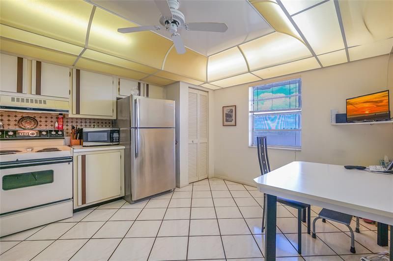 3910 Inverrary Boulevard, Unit 805-B, Lauderhill, FL 33319 Photo