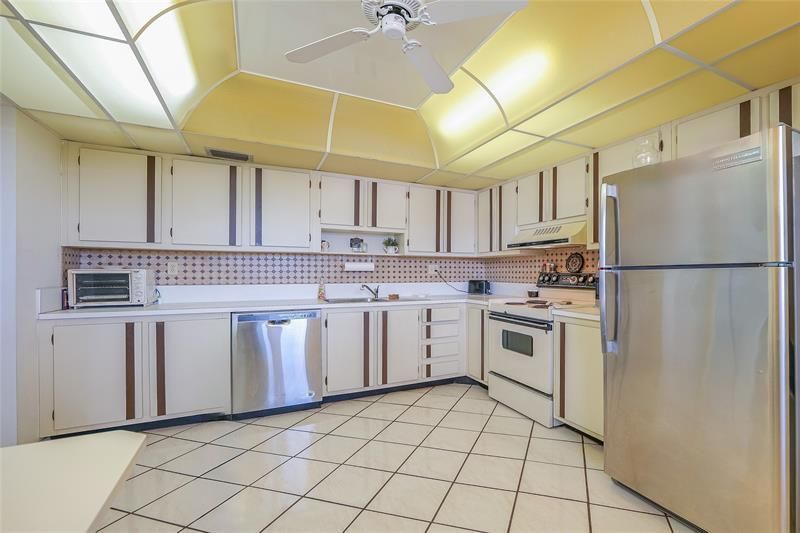 3910 Inverrary Boulevard, Unit 805-B, Lauderhill, FL 33319 Photo