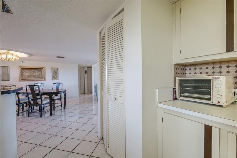 3910 Inverrary Boulevard, Unit 805-B, Lauderhill, FL 33319 Photo