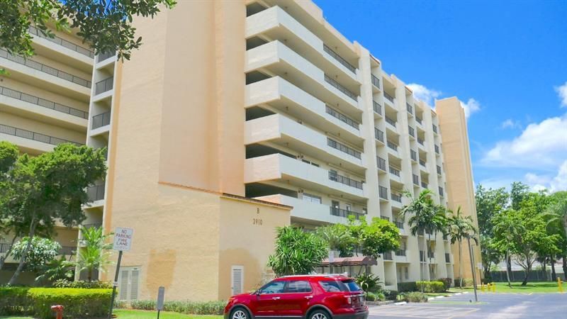 3910 Inverrary Boulevard, Unit 805-B, Lauderhill, FL 33319 Photo