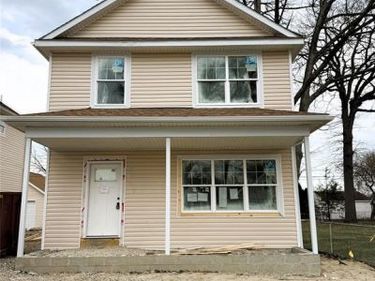 27824 Groveland St, Madison Heights, MI 48071
